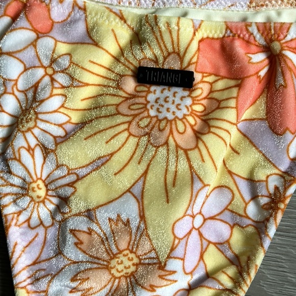 Beautiful velvet floral triangl bathing suit set. - Picture 14 of 14